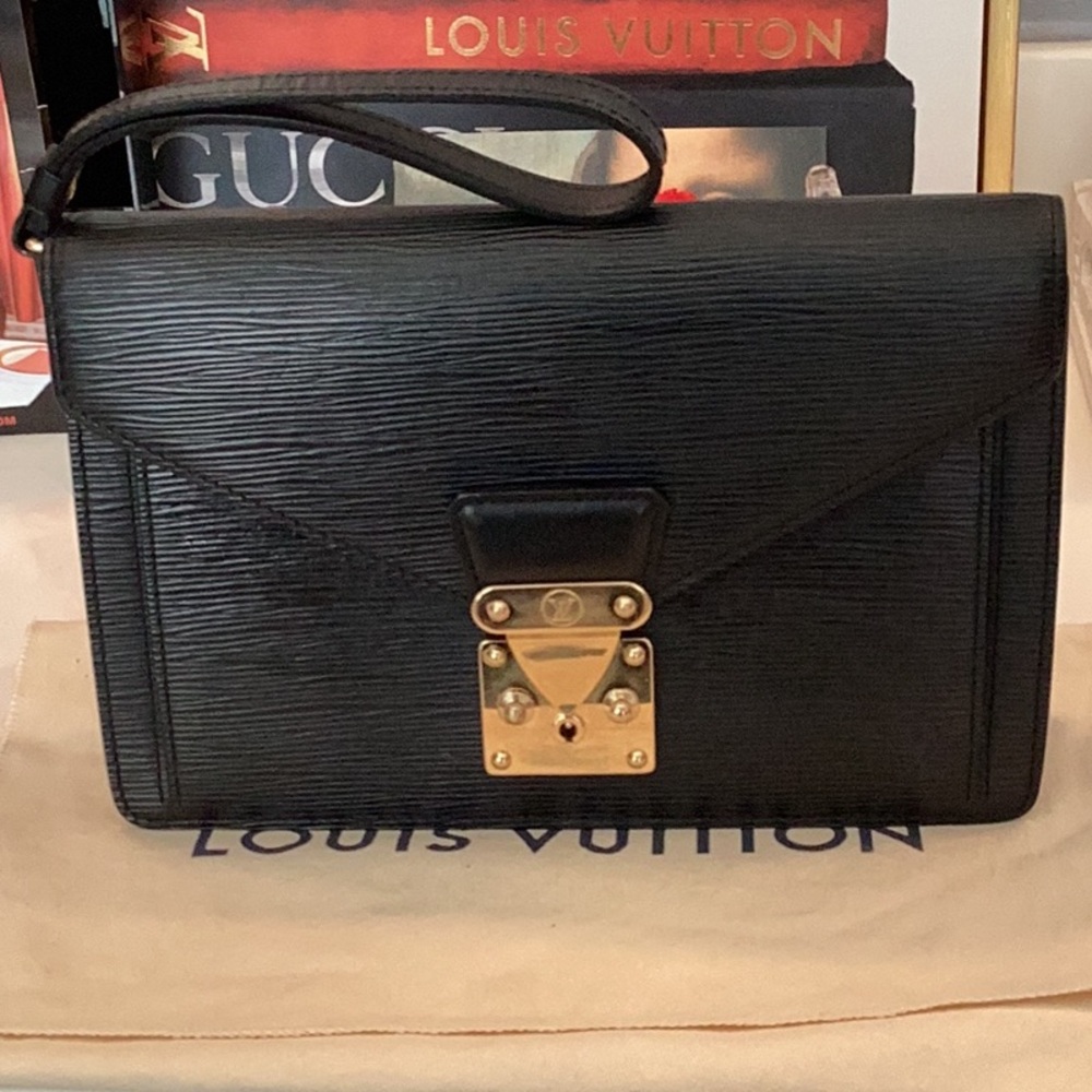 Louis Vuitton Epi clutch